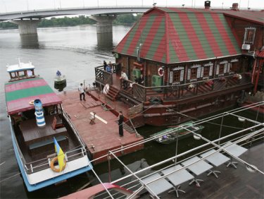 Фото 5 — На Днепре уплыл ресторан "Мураками"