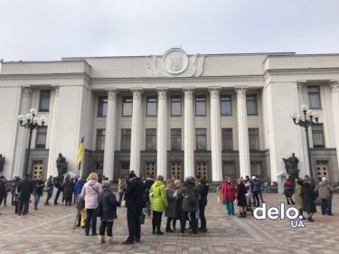 Фото 3 — Под Радой митингуют против закрытия детских тубсанаториев (ФОТО)