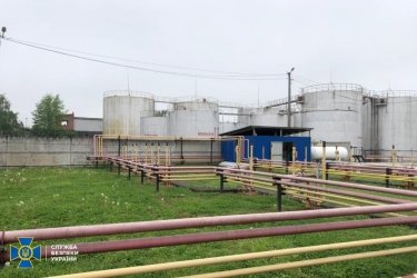 Фото 10 — Обыски в доме Кличко: СБУ раскрыла схему контрабанды нефтепродуктов на 100 млн грн (ФОТО)