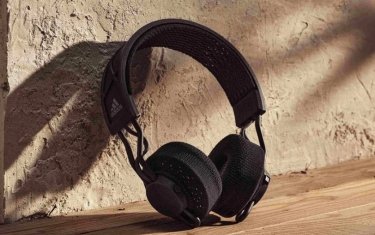 Фото 2 — Компания Adidas создала наушники с солнечными батареями