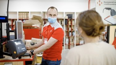 Фото 2 — "Новая почта" начала принимать и отправлять денежные переводы через Western Union