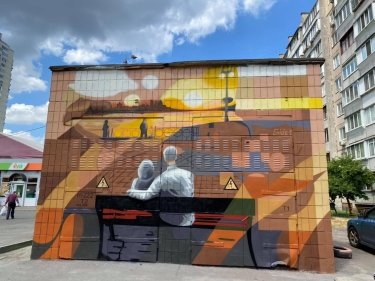 240 метровый четырехсторонний мурал на Геров Сталинграда на здании старой трансформаторной