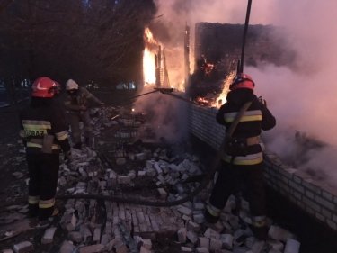 Фото 2 — Во Львовской области горела воинская часть: есть жертвы (ФОТО)
