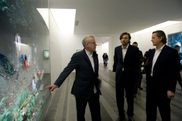 Фото 13 — В ПинчукАртЦентре канадский концептуализм, британский наив и украинская "геральдика" в "евротуалете"