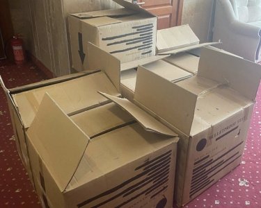 Фото 4 — Экс-замглавы Днепропетровской ОГА поймали на продаже гуманитарки (ФОТО)