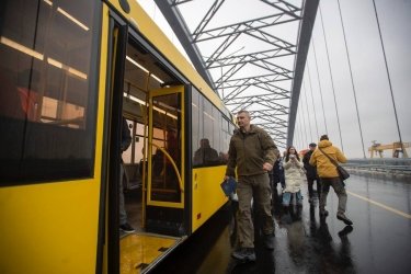 Фото 3 — В Киеве частично открыли движение по Подольско-Воскресенскому мосту