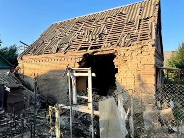 Фото 2 — Россияне атаковали из "Градов" Днепропетровщину: уничтожили дом, повредили 104 солнечные панели и ранили женщину