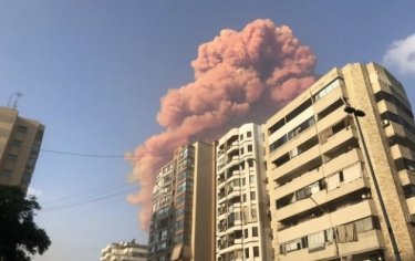 Фото 2 — В порту Бейрута прогремел мощнейший взрыв — сотни людей пострадали (ВИДЕО)
