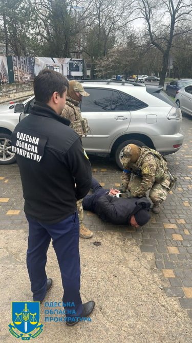 Фото 7 — Полиция и СБУ поймали таможенника на взятке за ввоз из Молдовы 4 миллиона гривен (ФОТО)