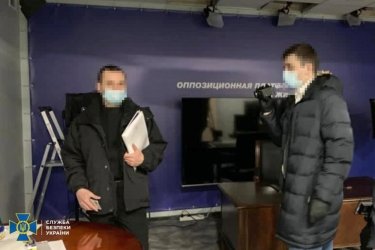 Фото 3 — СБУ проводит обыск в офисе "Украинского выбора"