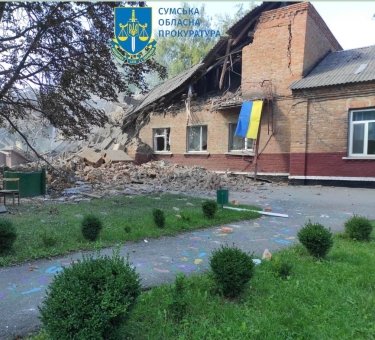 Фото 6 — Россияне ударом дрона разрушили школу в Ромнах: погибли директор и трое сотрудников (ФОТО, ВИДЕО)