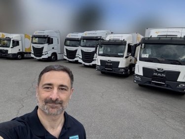 Фото 2 — “Укрпошта” оновила автопарк 160 новими авто: звідки гроші (ФОТО)