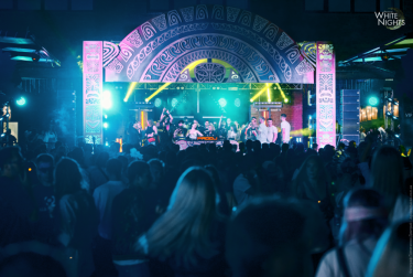 Фото 8 — В этом году было как никогда много зарубежных туристов — Роман Тугашев, "Белые ночи"