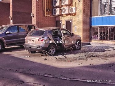 Фото 3 — В Харькове взорвалась иномарка, полиция объявила операцию "Перехват" (ФОТО)