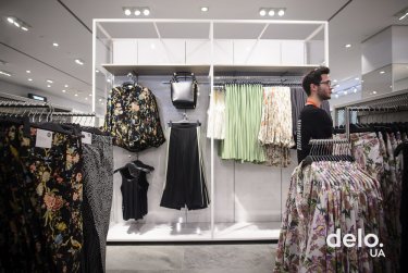 Фото 31 — Первый пошел: как флагманский магазин H&M в Lavina Mall открывали — фото