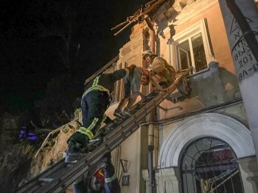 Фото 2 — Россияне ударили ракетами по Одессе: один человек погиб, 22 ранены (ФОТО/ВИДЕО)