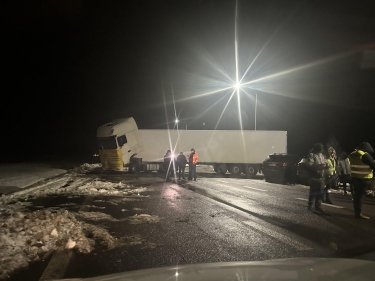 Фото 4 — Польские протестующие после возобновления движения снова перекрыли трассу у КПП "Дорогуск" (ФОТО, ВИДЕО)