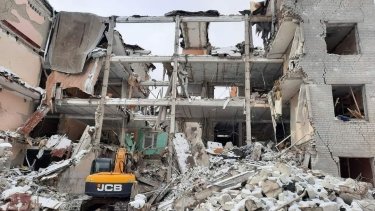 Фото 2 — На Харківщині снаряд потрапив у житловий будинок та ТРЦ Nikolsky: чотири людини загинули