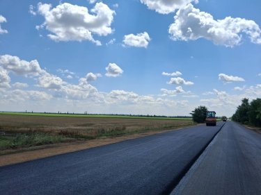Фото 6 — В Україні триває ремонт автошляхів: відновлено понад 18 млн кв. м покриття