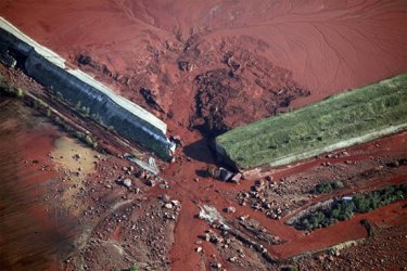 Фото 3 — Янукович приказал подготовиться к экологической катастрофе
