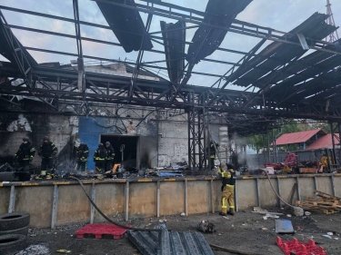 Фото 3 — Росія тричі за добу атакувала дронами  депо "Нової пошти" у Харкові