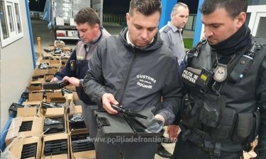 Фото 2 — Румынские пограничники поймали украинца на контрабанде 2850 пистолетов (ФОТО, ВИДЕО)