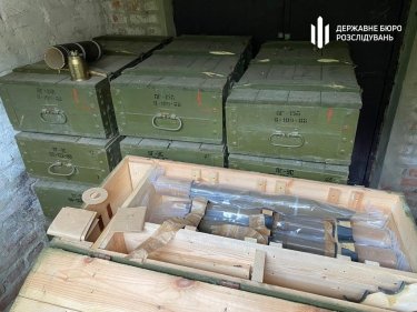 Фото 2 — В Харьковской области нашли запасной командный пункт оккупантов с арсеналом оружия и техникой