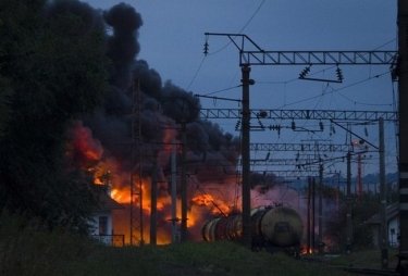 Фото 4 — В Черкасской области сошли с рельсов вагоны с нефтью (обновлено)