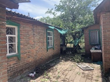 Фото 4 — Россияне применили кассетные боеприпасы по Гродовской общине, в Торецке обстреляли школу - Донецкая ОВА