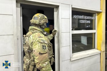Фото 8 — €1,5 тыс. за проезд: на границе с Венгрией задержали таможенников, требовавших взятки от перевозчиков
