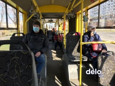Фото 7 — Безлюдный центр и праздник жизни в спальном районе: как киевляне соблюдают карантин (ФОТО)