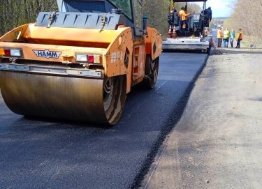 Фото 6 — Ремонт доріг в Україні: за добу ліквідовано 91 тис. кв. м пошкоджень на державних трасах