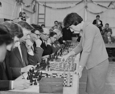 Фото 2 — Легендарная шахматистка из Грузии требует от Netflix $5 млн за клевету в "Ходе королевы"