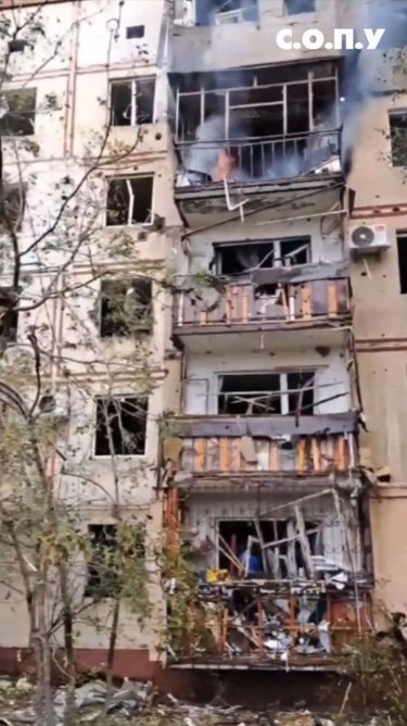 Фото 3 — Оккупанты сбросили управляемые авиабомбы на жилые дома Новой Каховки: есть погибшие и раненые