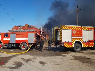 Фото 4 — Под Харьковом из-за обстрела произошел масштабный пожар с жертвами (ФОТО)
