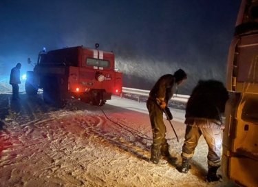 Фото 90 — На юге Украины из-за снега закрыли дороги, фуры не пускают даже в Киев (ФОТО, ВИДЕО)