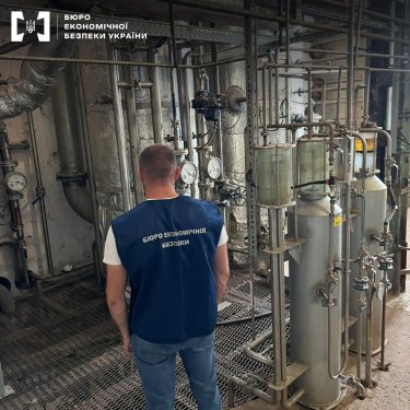 Фото 5 — В Житомирской области работники спиртзавода тайком сливали 10 тонн спирта в день, продавая "налево" (ФОТО)