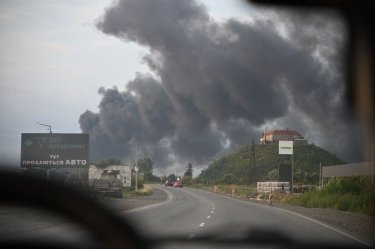 Фото 10 — РФ атаковала американский завод по производству электроники в Мукачево, 15 раненых