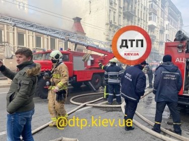 Фото 7 — В Киеве сгорел бар в историческом доме на Саксаганского: второй раз за шесть лет (ФОТО)