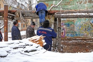 Фото 12 — На юге Украины из-за снега закрыли дороги, фуры не пускают даже в Киев (ФОТО, ВИДЕО)