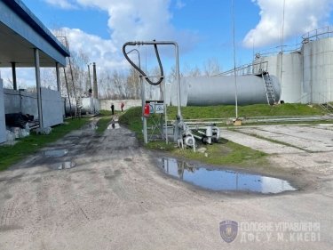 Фото 5 — Налоговики конфисковали на автозаправках нелегальный бензин на 26 млн грн (ФОТО)
