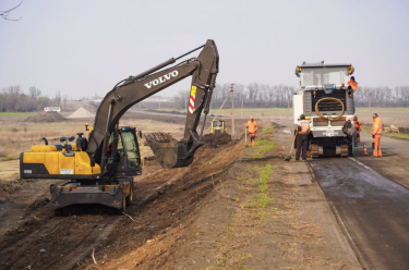 Фото 2 — Голик: на Донбассе по программе "Велике будівництво" появятся новые дороги, школы и садики