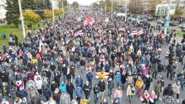 Фото 3 — Протесты в Минске: полиция устроила стрельбу резиновыми пулями (ФОТО, ВИДЕО)