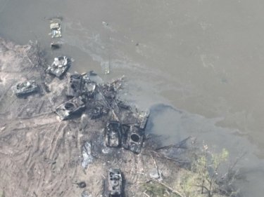 Фото 3 — "Тепер годують риб": ЗСУ знищують понтонні переправи окупантів через Сіверський Донець (ФОТО)