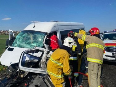 Фото 3 — На окружной Ровно микроавтобус влетел в легковушку: погибло двое, включая младенца (ФОТО)