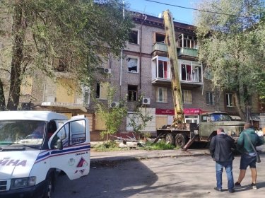 Фото 11 — Число погибших в результате ударов РФ по жилым домам Запорожья 6 октября выросло до 14