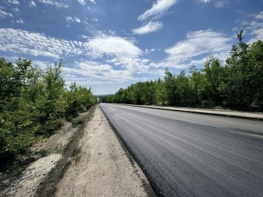 Фото 2 — В Днепропетровской области ремонтируют важную дорогу для поставки гуманитарной помощи