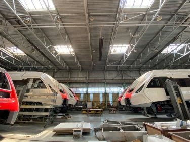 Фото 2 — Железная дорога получит 100 новых пассажирских вагонов, — Кубраков