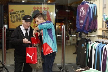Фото 11 — КСО: Олимпийки Puma с украинскими принтами помогут Центру крови