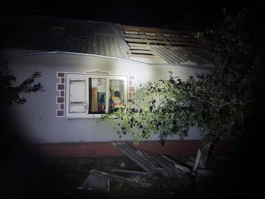Фото 5 — На Днепропетровщине обломки сбитого беспилотника упали на дом